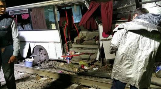 В Казахстане поезд врезался в автобус: один человек погиб, пострадали дети - eadaily.com - Алма-Ата - Костанай