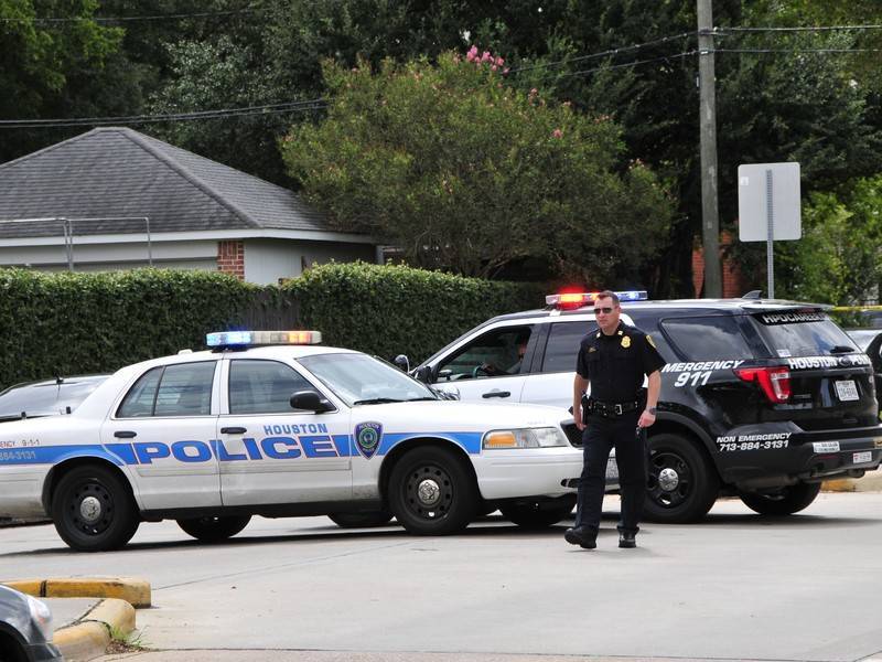Вооружённый человек застрелен полицией возле школы в США - news.ru - Москва - Houston