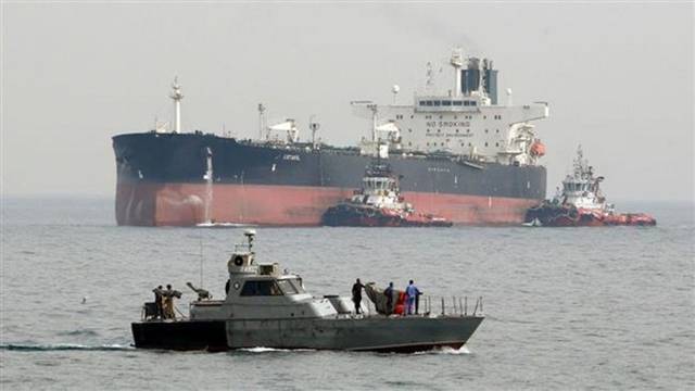 В Иране арестован танкер, следовавший в ОАЭ - ren.tv - Эмираты - Iran