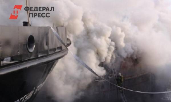 На Ямале пять часов тушили заброшенный корабль - fedpress.ru - Салехард