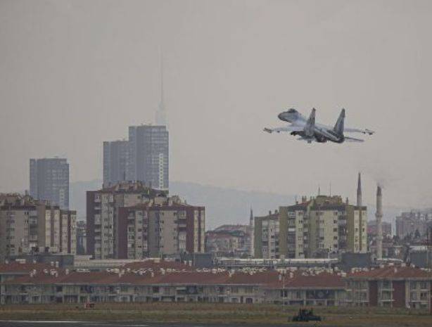 Бекир Пакдемирли - Су-35 и Бе-200 полетали над Стамбулом - vpk-news.ru - Турция