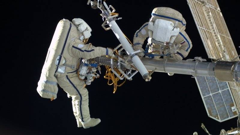 Лука Пармитано - Эндрю Морган - Двое астронавтов отремонтируют прибор для поиска антиматерии на МКС - polit.info