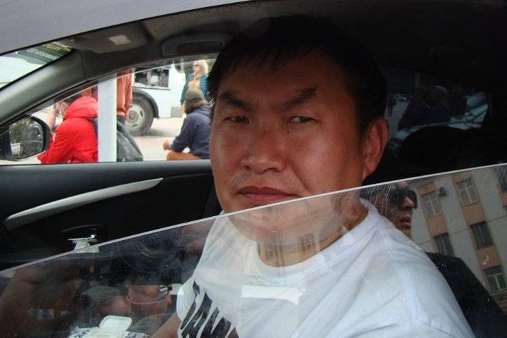Баир Цыренов - Инициатора народного схода в Улан-Удэ арестовали еще на 10 суток. Он якобы должен более миллиона рублей алиментов - theins.ru - Улан-Удэ