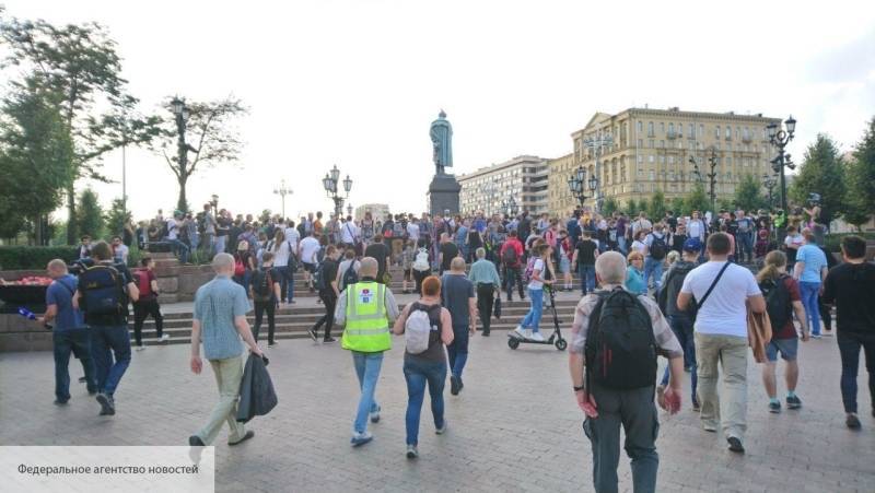 Павел Устинов - Навальный - Антироссийские СМИ требуют наплевать на закон и отпустить осужденного провокатора Устинова - politros.com