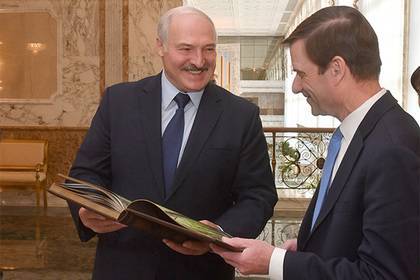 Александр Лукашенко - Дэвид Хейл - Лукашенко пообещал отвезти замгоссекретаря США в лес - lenta.ru - США - Белоруссия