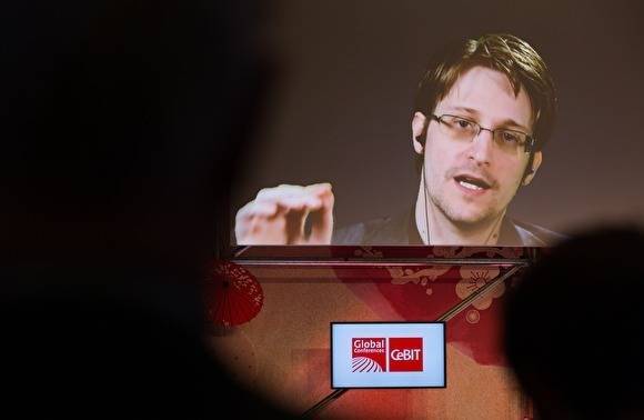 Эдвард Сноуден - Сноуден опубликовал книгу, за которую США подали иск против него. В РФ она выйдет в ноябре - znak.com - Россия - США - с. 2013 Года