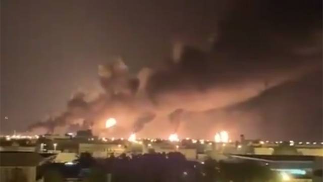 Азиз Бен-Абдель - Король Саудовской Аравии оценил нападение дронов на нефтяной завод - ren.tv - Саудовская Аравия
