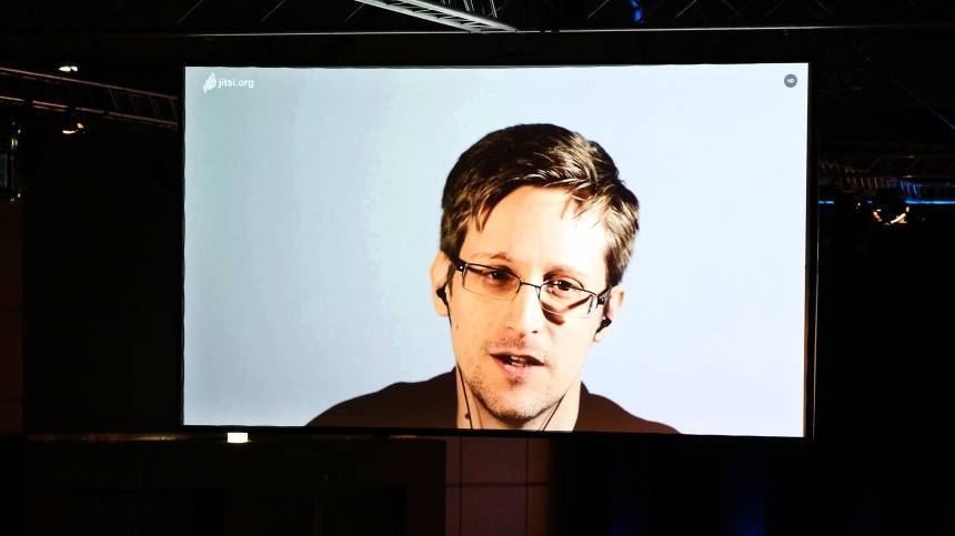 Эдвард Сноуден - Анатолий Кучерена - ФСБ пытались завербовать Сноудена сразу после прилета в Россию в 2013 году — адвокат - 5-tv.ru - Москва