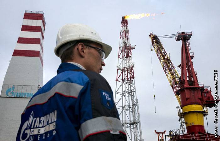 «Газпром нефть» начнет продавать бензин в рассрочку - interfax.ru - Москва