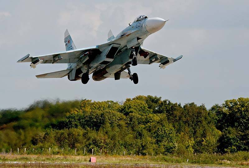 Алексей Рулев - Опубликовано видео полета Су-27 в крымских горах - tvc.ru - Россия - Крым