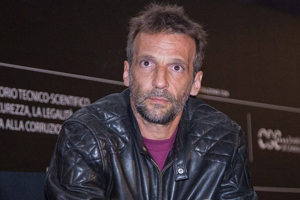 Суд в Париже оштрафовал режиссера Матьё Кассовица за оскорбление полиции в твиттере - rtvi.com - Нант