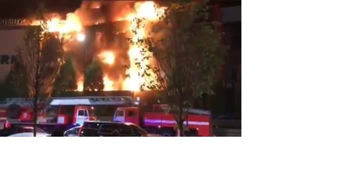 В Грозном потушили пожар в крупнейшем торговом центре Чечни - piter.tv - Россия - респ. Чечня - Республика