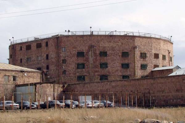 Рустам Бадасян - СМИ: Сентябрьский бунт в армянской тюрьме охватил более ста заключённых - eadaily.com - Армения