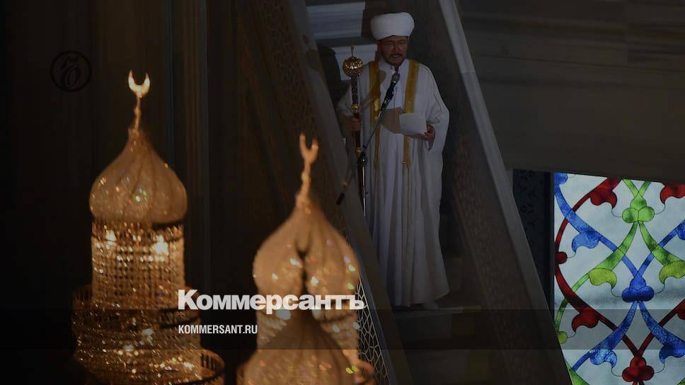 Равиль Гайнутдин - Муфтий заявил о необходимости строительства в России 50-60 мечетей - kommersant.ru - Россия