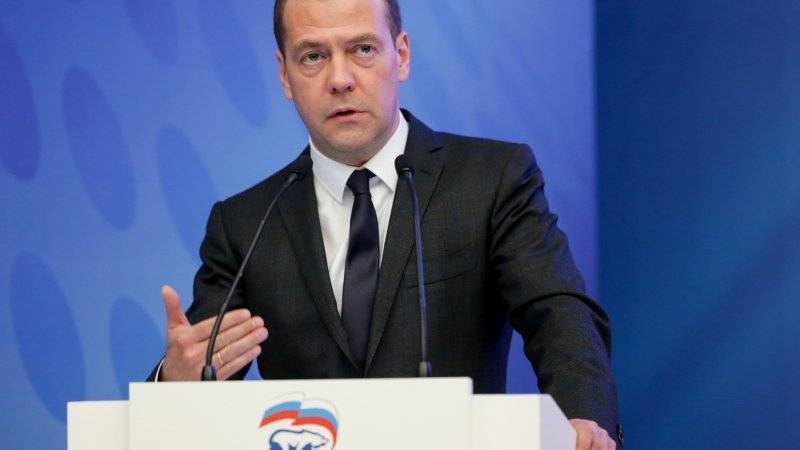 Дмитрий Медведев - Медведев выделил один миллиард рублей для Минобрнауки РФ - polit.info - Россия