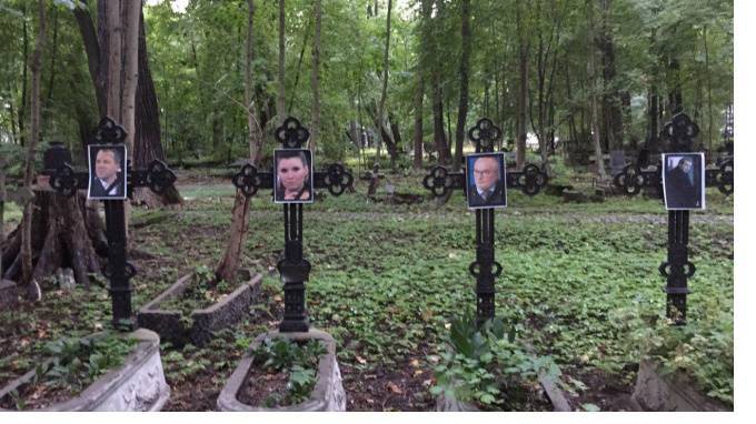 Протестная акция на Смоленском кладбище обернулась для участников обысками - piter.tv - Россия - Смоленск