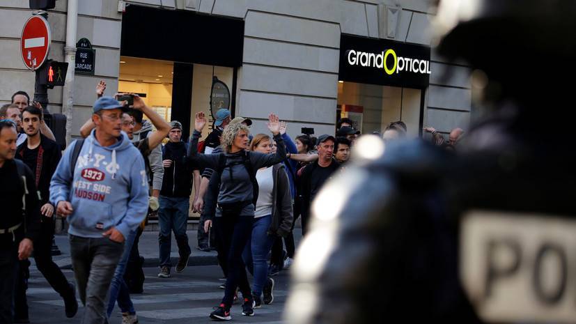 Полиция Парижа задержала 65 человек на акции «жёлтых жилетов» - russian.rt.com - Париж - Нант