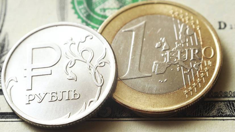 Тимур Нигматуллин - Рубль незначительно растёт к доллару и евро - russian.rt.com