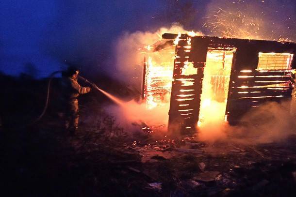 В Коми тушили пожары в заброшенных зданиях - bnkomi.ru - респ. Коми - район Печорский