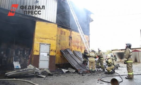 Огонь быстро распространился. В Кургане крупный пожар в магазине стройматериалов - fedpress.ru