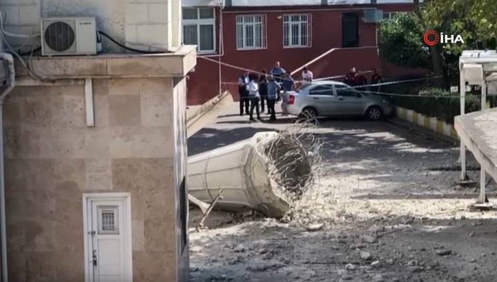 Фуат Октай - Момент обрушения минарета после землетрясения в Стамбуле попал на видео - vesti.ru - Турция - Стамбул