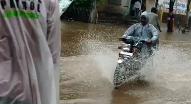 Число погибших из-за наводнений в Индии увеличилось до 17 - ren.tv - Индия - Пуна