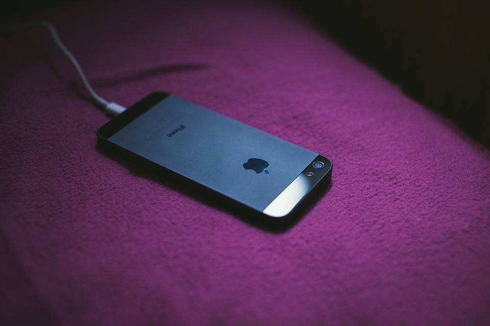Четырнадцатилетняя девочка оставила возле кровати заряжающийся телефон и умерла - inforeactor.ru - Казахстан - Алма-Атинской обл.