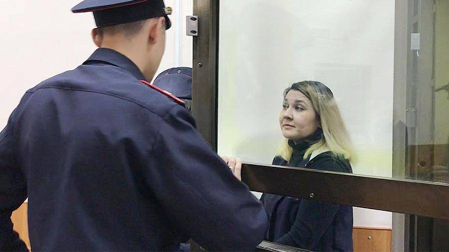 Луиза Хайруллина - Подозреваемая в хищении кассирша впервые заговорила с журналистами - iz.ru