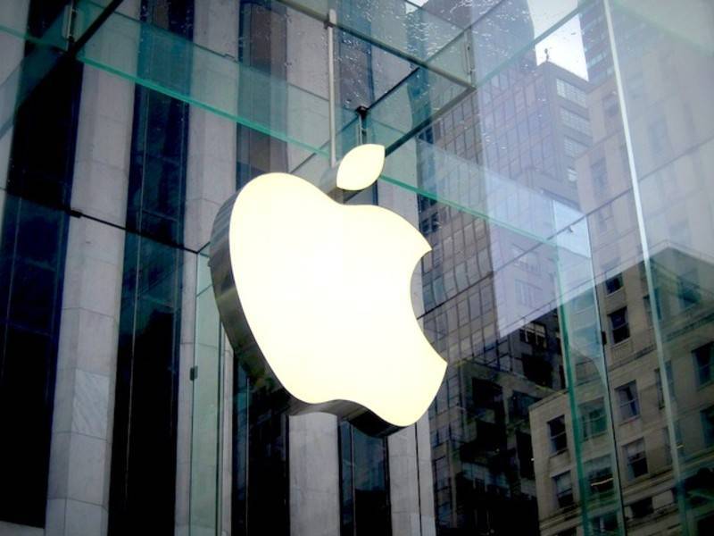 Apple может сделать яблоко на iPhone светящимся - news.ru