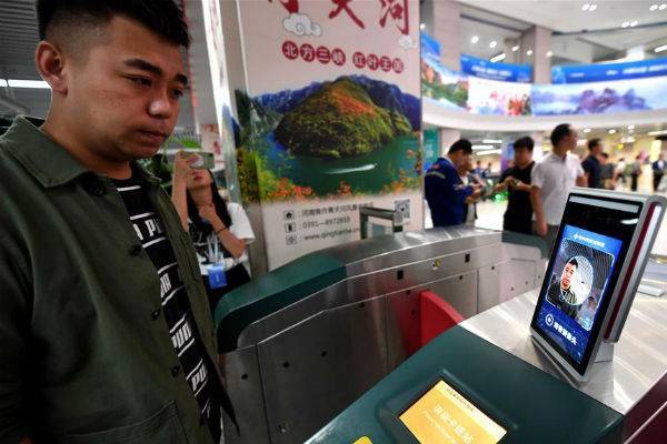 В Китае официально ввели оплату проезда в метро по лицам - trud.ru - Китай - Чжэнчжоу