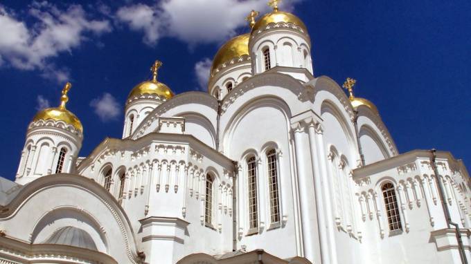 Приход храма попросил у Смольного здание - piter.tv - Санкт-Петербург