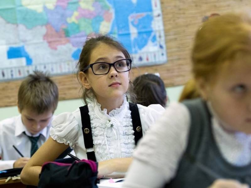 Борис Чернышов - В Госдуме предложили не ставить школьникам двойки и единицы - news.ru