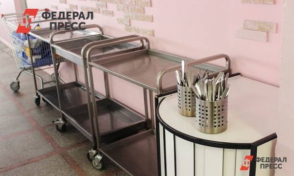 В Сургуте родителям приходится часами стоять в очереди, чтобы оплатить школьное питание - fedpress.ru - Сургут