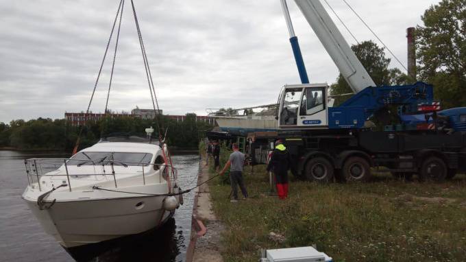 В Финском заливе яхта получила пробоину и стала тонуть - piter.tv - Санкт-Петербург