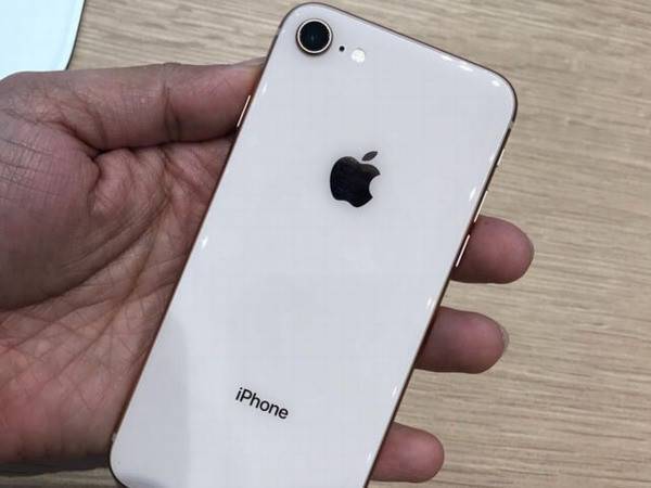 Apple вернет к жизни самый дешевый iPhone. Каким он будет? - cnews.ru