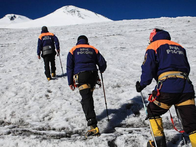 Спасатели эвакуировали с Эльбруса альпиниста из Москвы - news.ru - Краснодарский край