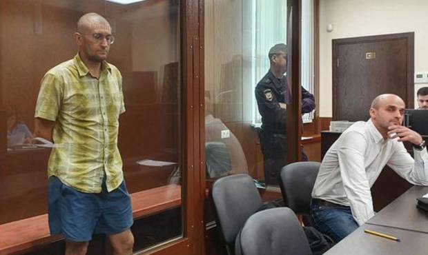 Евгений Коваленко - Фигуранта «дела 27 июля» приговорили к 3,5 годам за брошенный в полицейского мусорный бак - og.ru - Москва