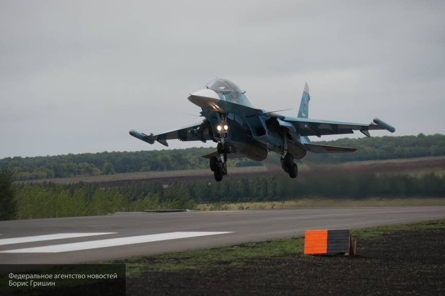 В небе над Липецком столкнулись два истребителя Су-34, пилотам удалось спастись - newinform.com - Липецк