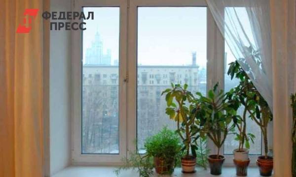 Маленький тюменец чуть не вылетел из окна квартиры - fedpress.ru - Тюмень