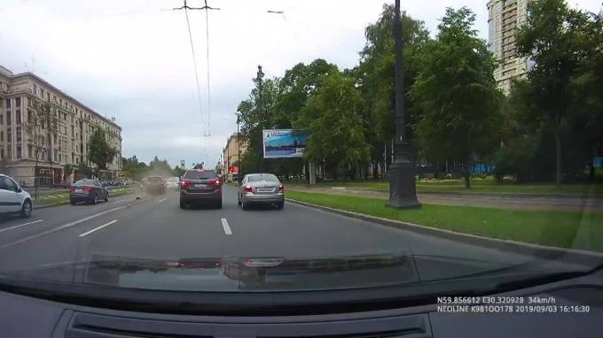 Массовое ДТП на Московском проспекте попало на видео - piter.tv