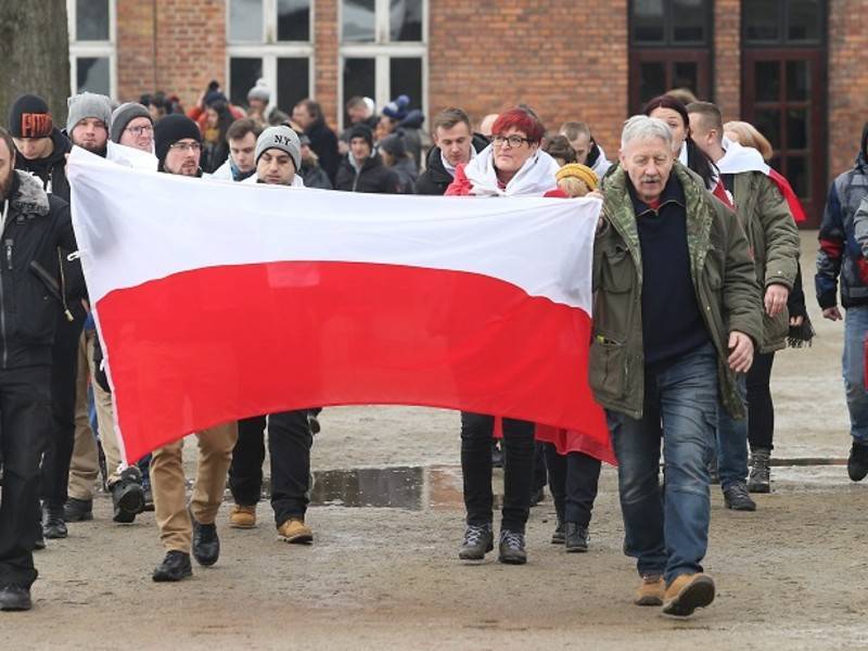 Польский журналист обвинил Варшаву в разрушении самосознания россиян - news.ru - Польша - Варшава