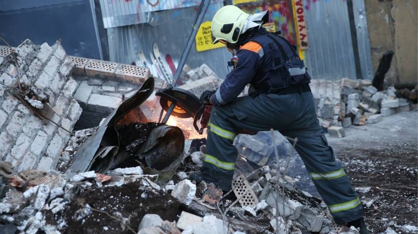 Сергиев Посад - Здание обрушилось во время демонтажа в Подмосковье, под завалами могут быть рабочие - 5-tv.ru - Московская обл.