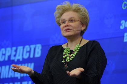 Елена Малышева - Малышева обнаружила копченую колбасу в холодильнике матери и ужаснулась - lenta.ru