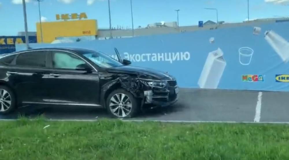 Kia Optima - Volkswagen и Kia Optima не смогли разъехаться возле ТЦ МЕГА на Дыбенко - wvw.daily-inform.ru - Санкт-Петербург