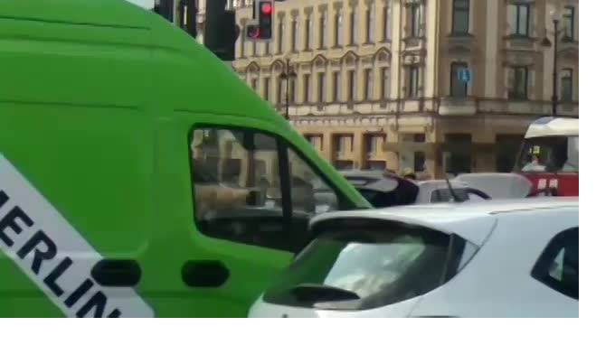 На Невском проспекте иномарка столкнулась с пожарной машиной - piter.tv - Санкт-Петербург