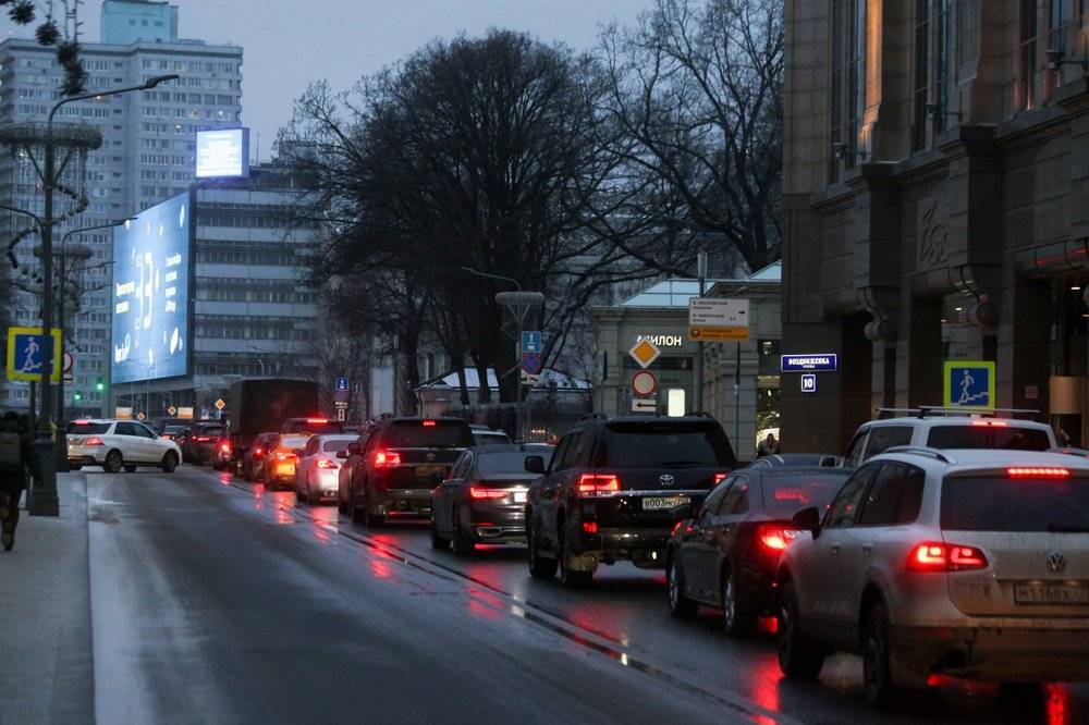 Более 650 тысяч машин передвигались по Москве в новогоднюю ночь - vm.ru - Москва