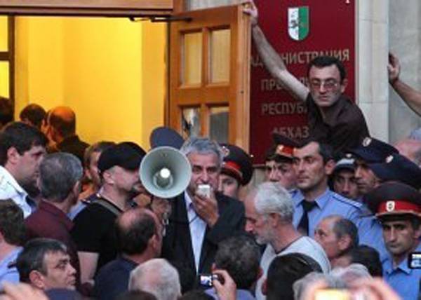 Рауль Хаджимба - Министр обороны Абхазии: Армия не будет участвовать в подавлении протестов - nakanune.ru - Апсны