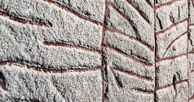 Древний рунический камень оказался посвящен Белому Хладу - popmech.ru - Швеция
