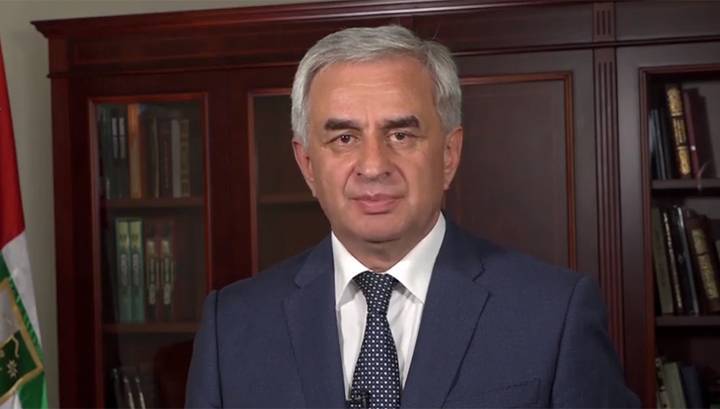 Рауль Хаджимбы - Валерий Бганба - Абхазия: правительство и президент продолжают работу - vesti.ru - Апсны