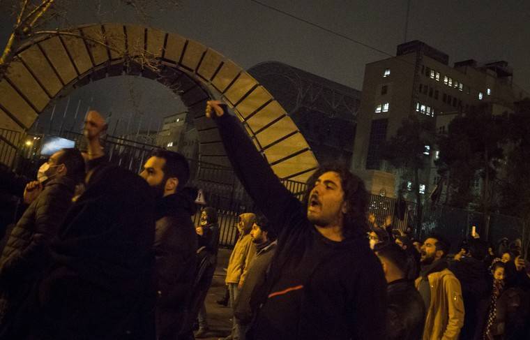 Протестующие снова собираются у Тегеранского университета - news.ru - Украина - Иран - Университет